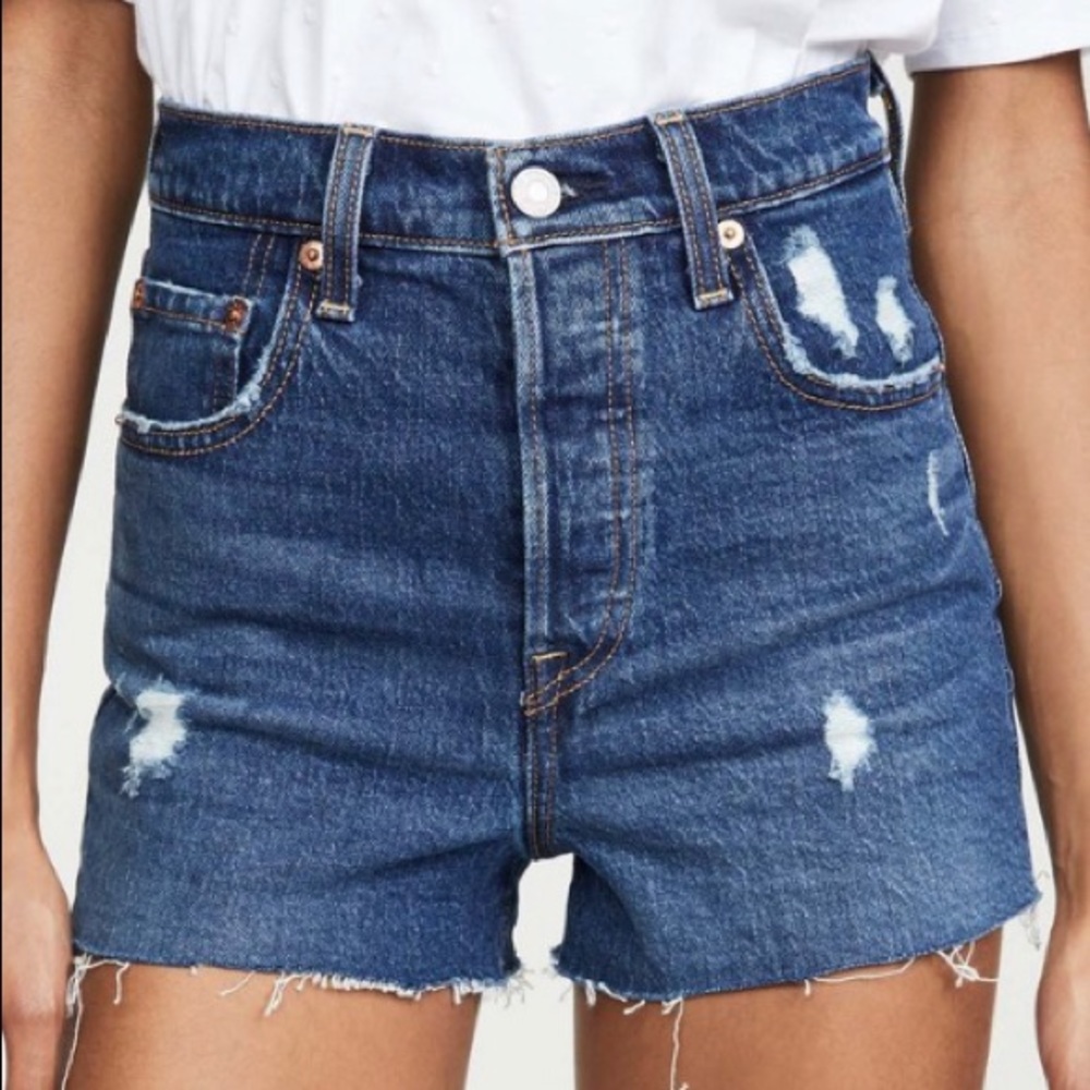Levi’s Ribcage Shorts
